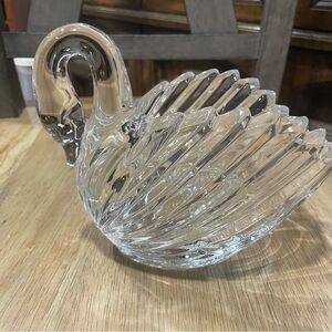 Gloria Vanderbilt Clear Glass Swan Vase